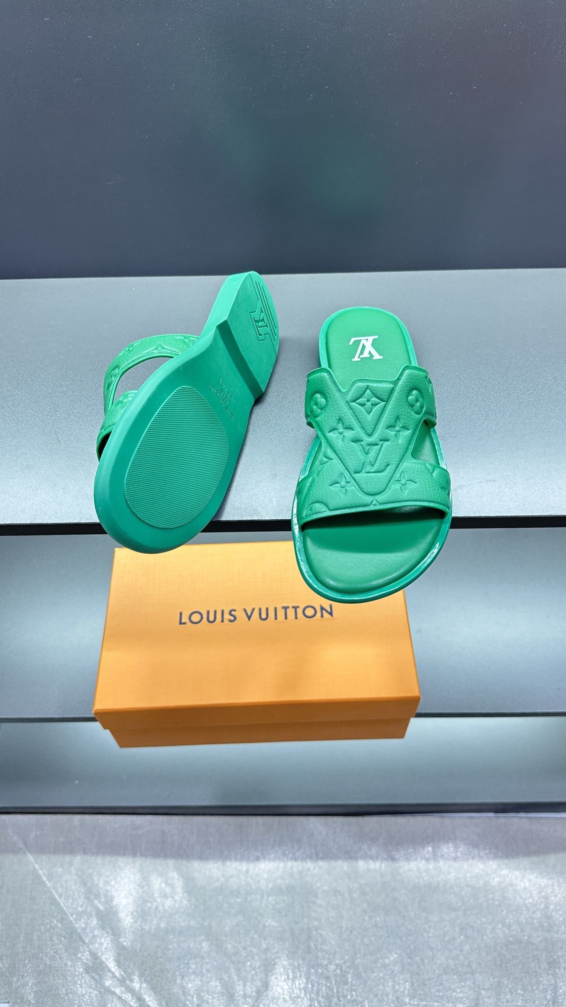 Louis Vuitton Slippers